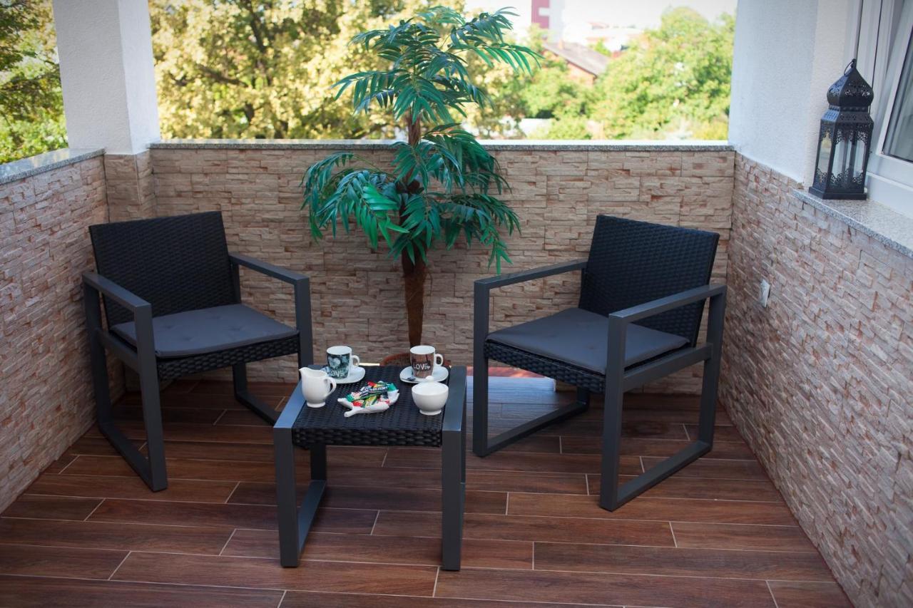 Apartman Aurelius - Private Parking Eszék Kültér fotó